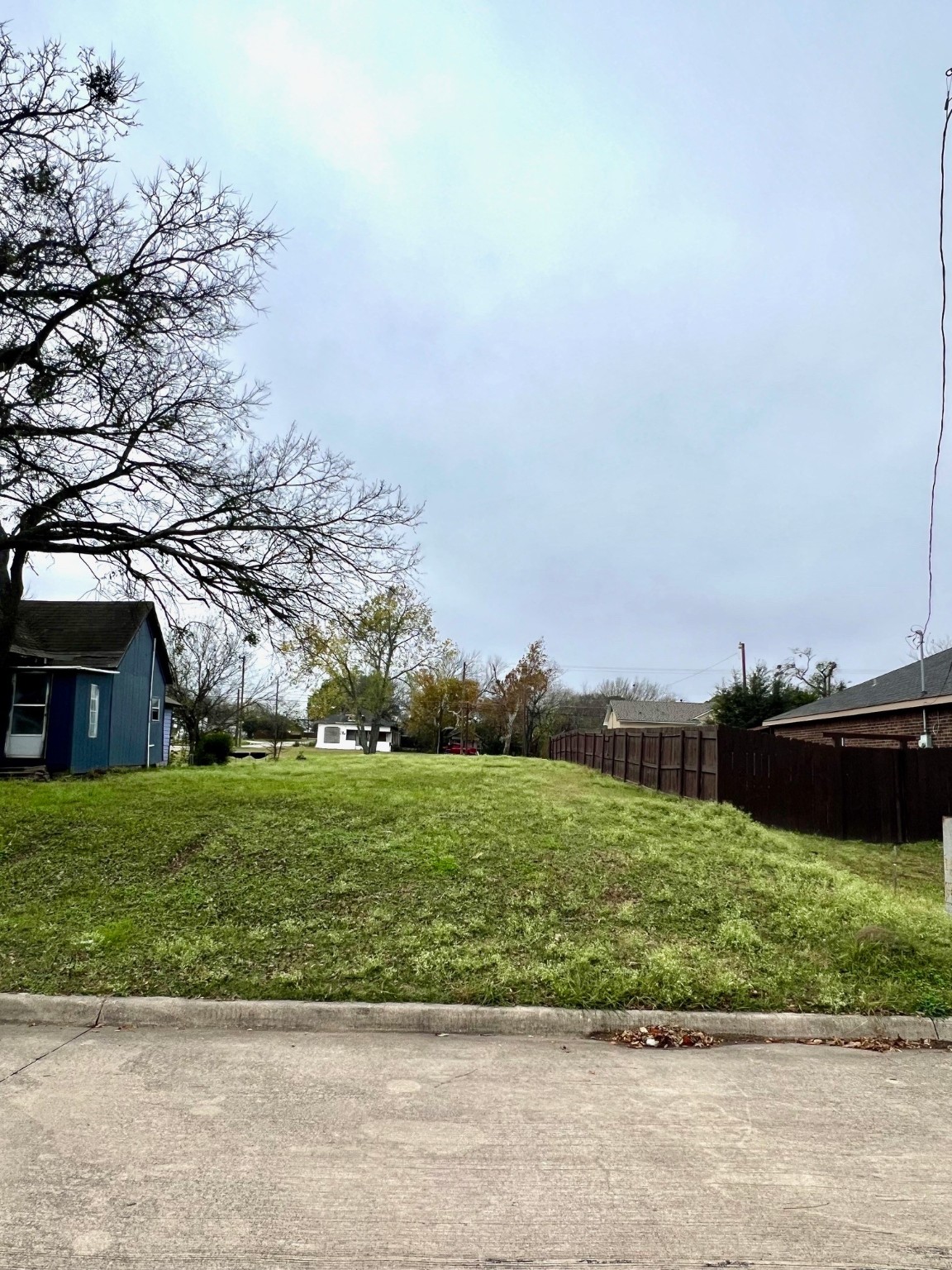1303 N Shawnee Street Ennis TX 75119