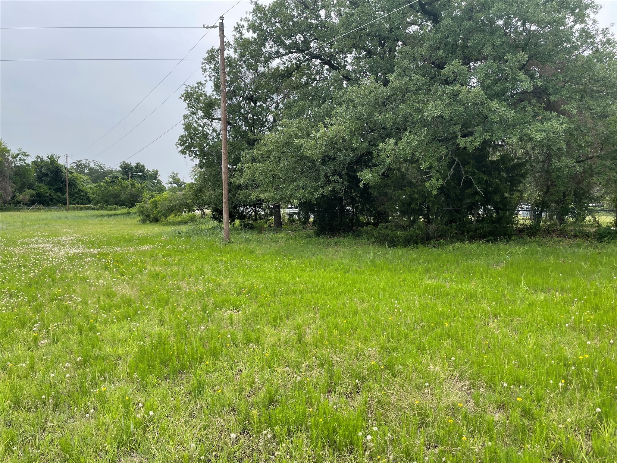 979 East Barry Street Reno TX 76020