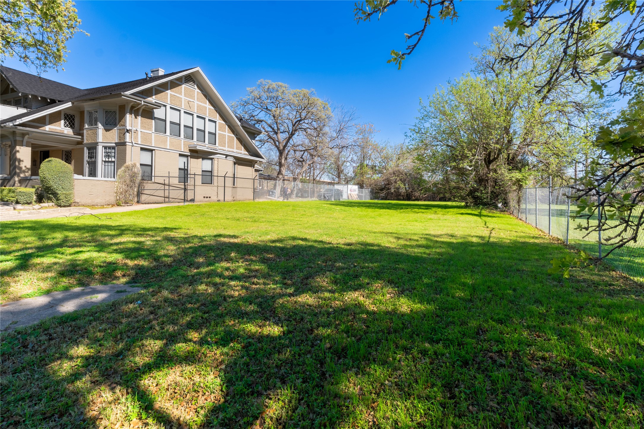 1830 Park Row Avenue Dallas TX 75215