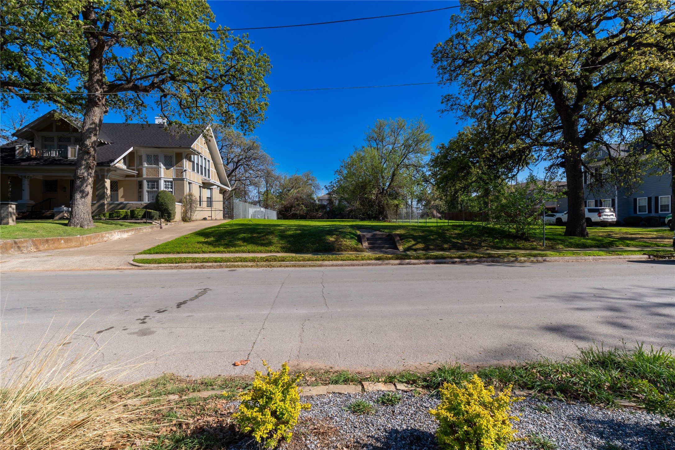 1830 Park Row Avenue Dallas TX 75215