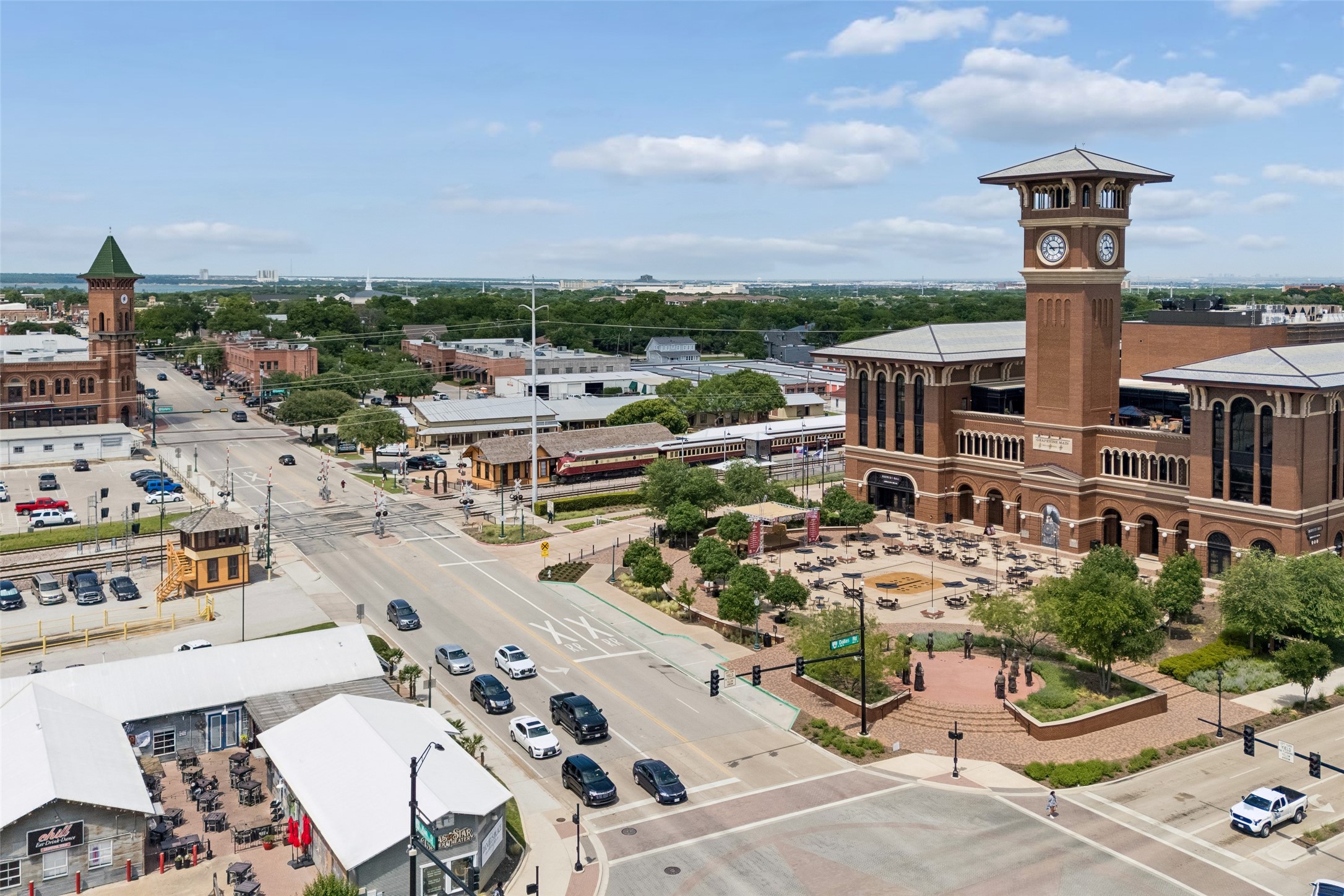 1110 S Pine Street Grapevine TX 76051
