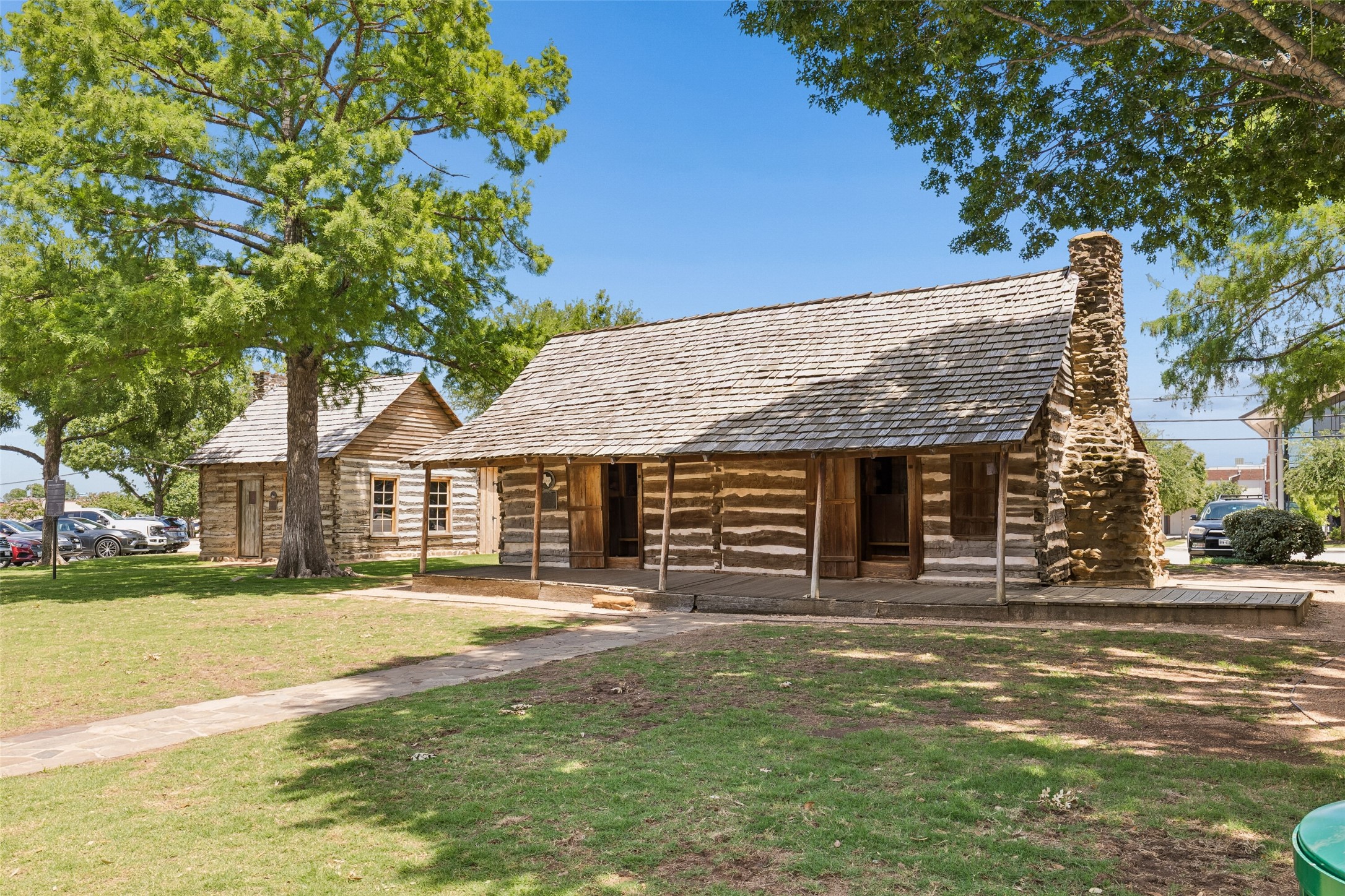 1110 S Pine Street Grapevine TX 76051