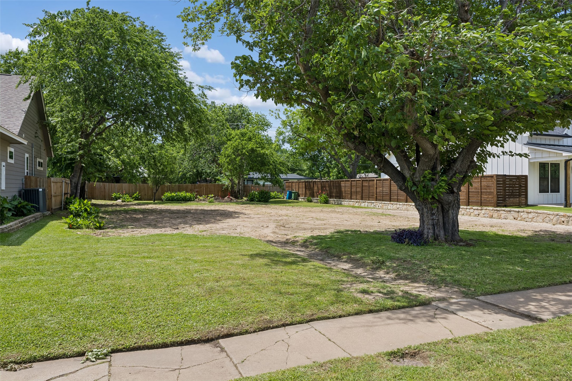 1110 S Pine Street Grapevine TX 76051