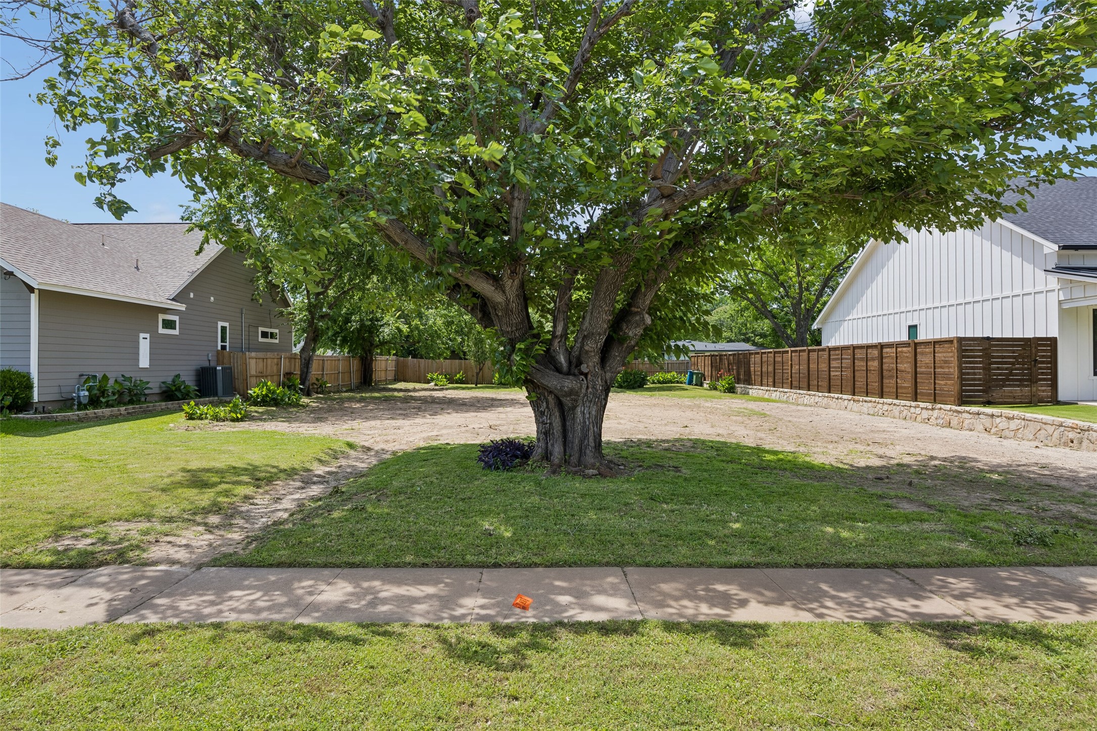 1110 S Pine Street Grapevine TX 76051