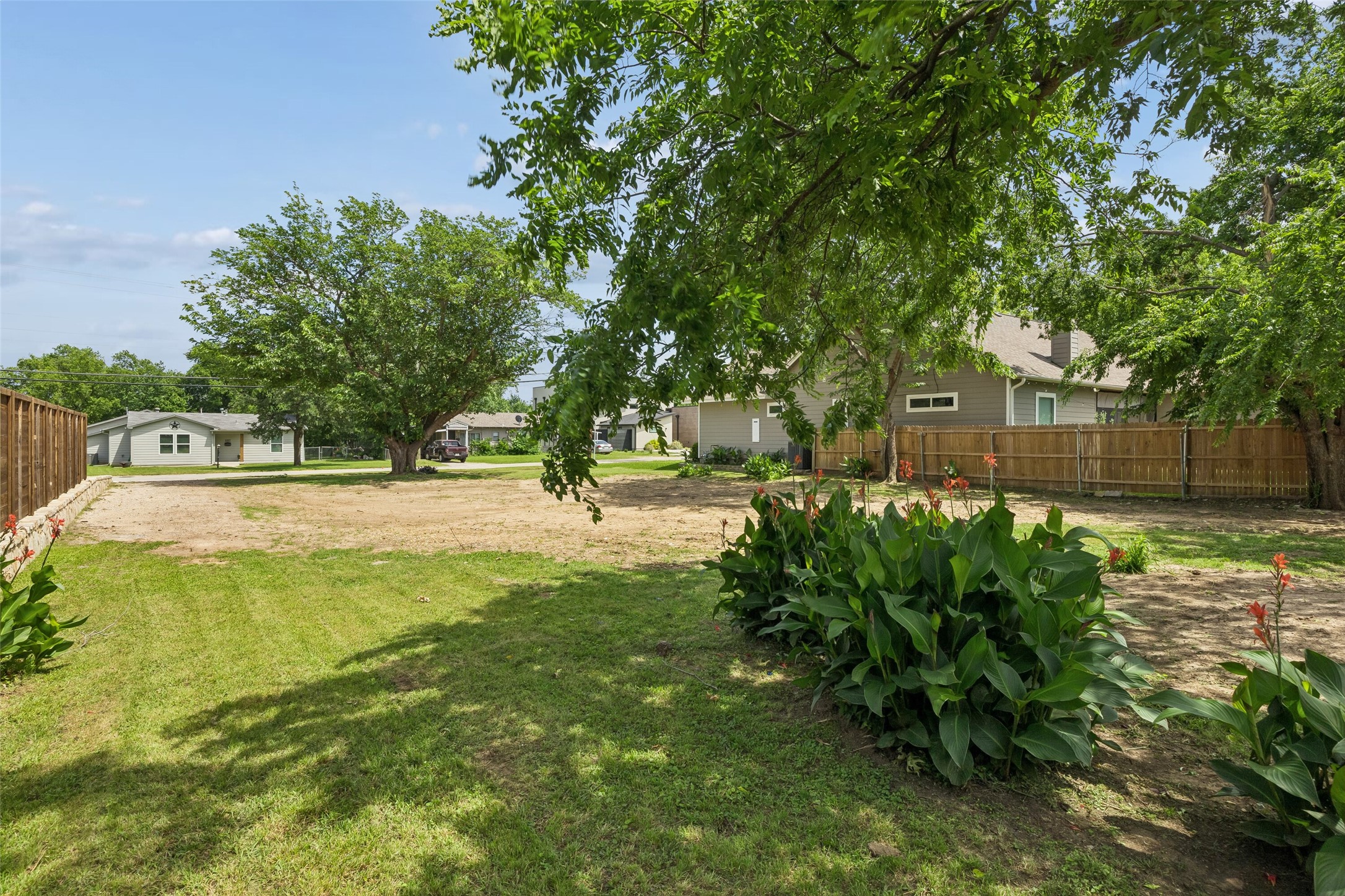 1110 S Pine Street Grapevine TX 76051