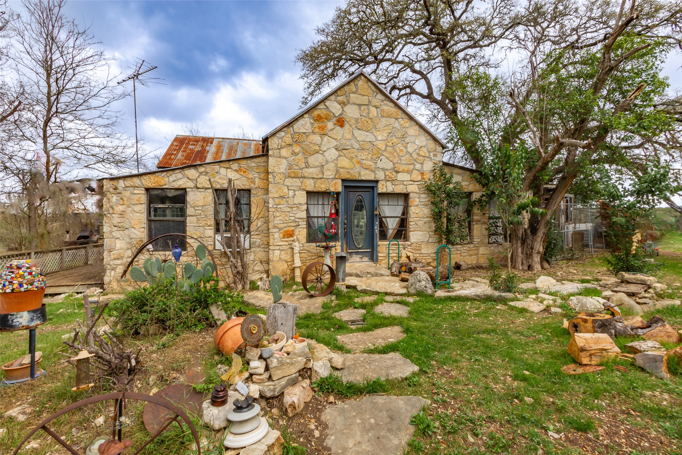 250 Mail Route Fischer TX 78623
