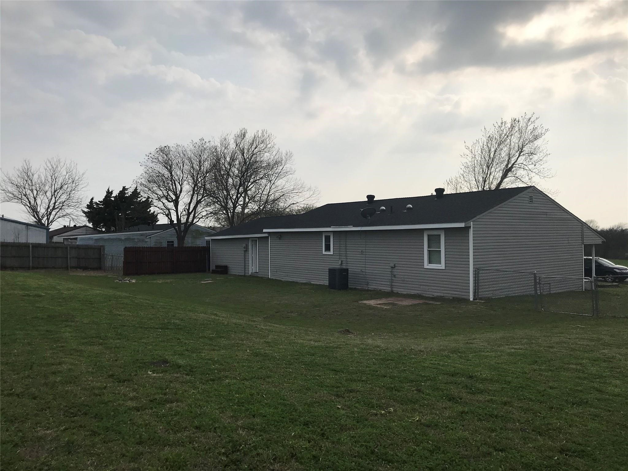 303 Raymond Street Farmersville TX 75442