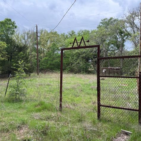 320 Hillside Lane Valley View TX 76272
