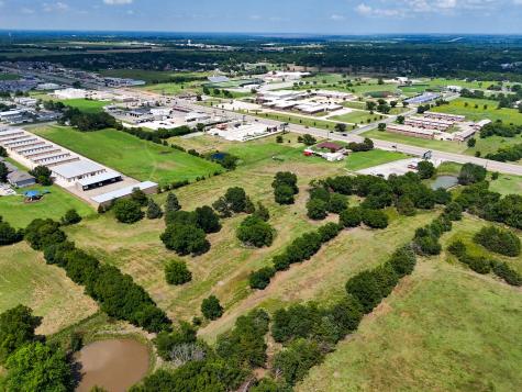 1709 State Highway 121 Highway Bonham TX 75418