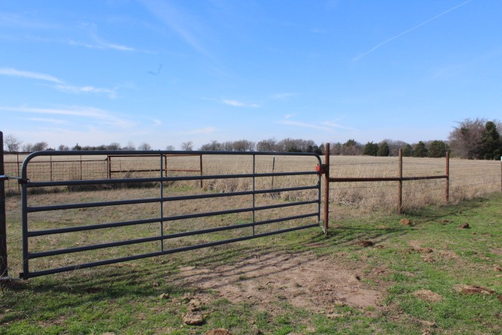2488 Rs County Road 1525 Point TX 75472