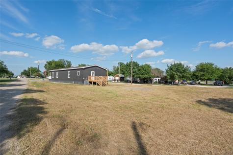 202 N 6th Street Mount Calm TX 76673