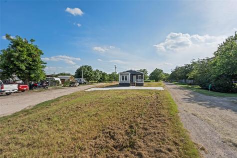 202 N 6th Street Mount Calm TX 76673