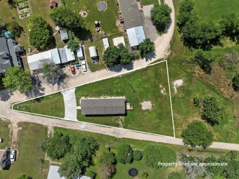 202 N 6th Street Mount Calm TX 76673