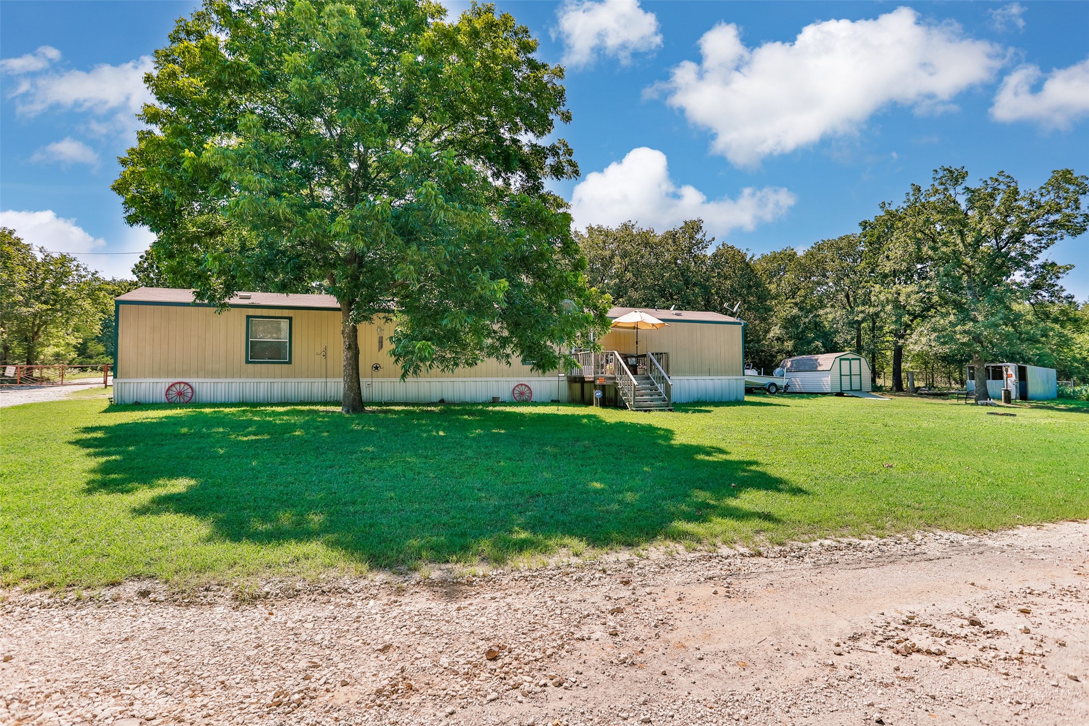 25 Delossantes Lane Gainesville TX 76240