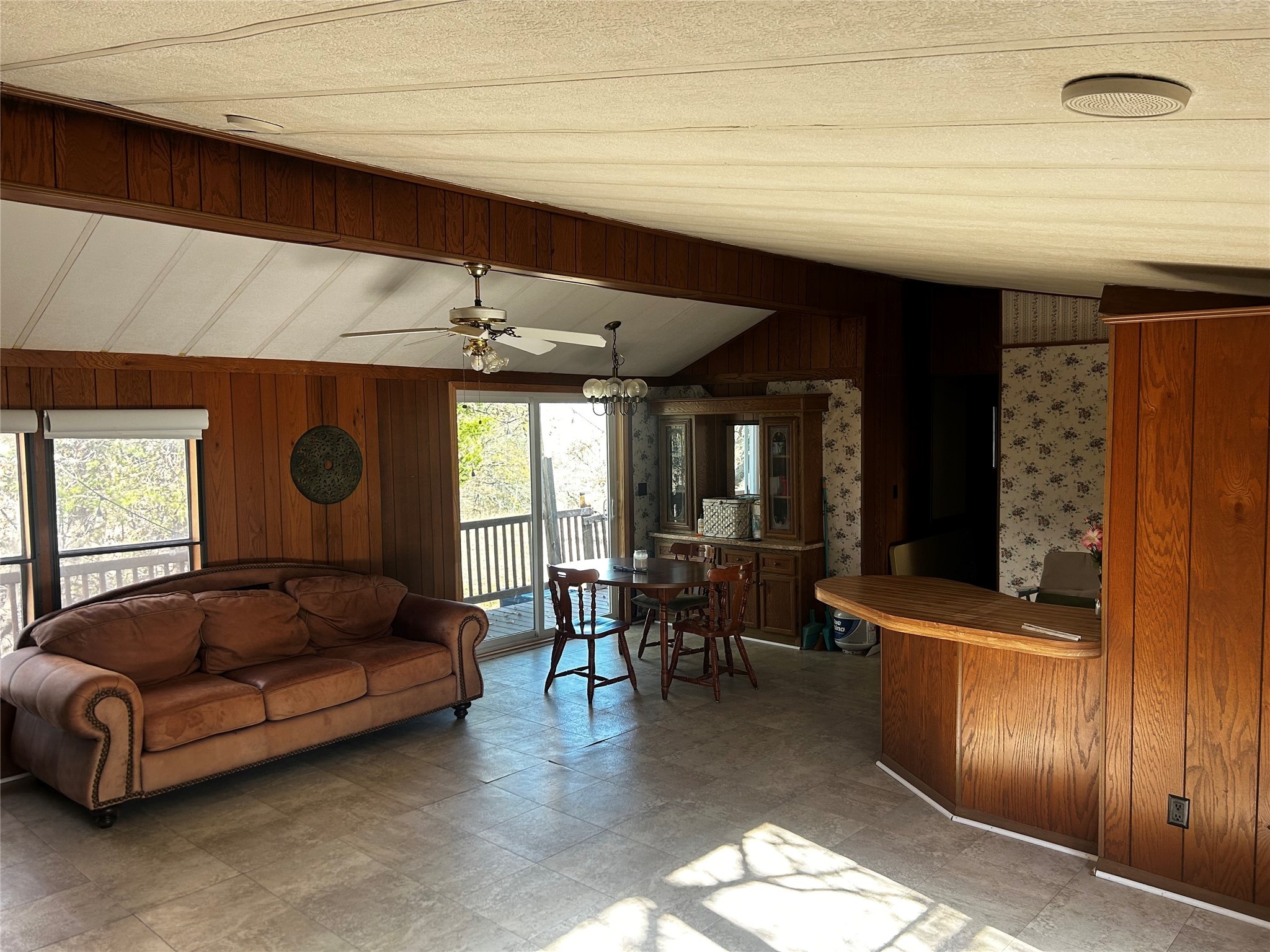 194 Lakeview Sunset TX 76270