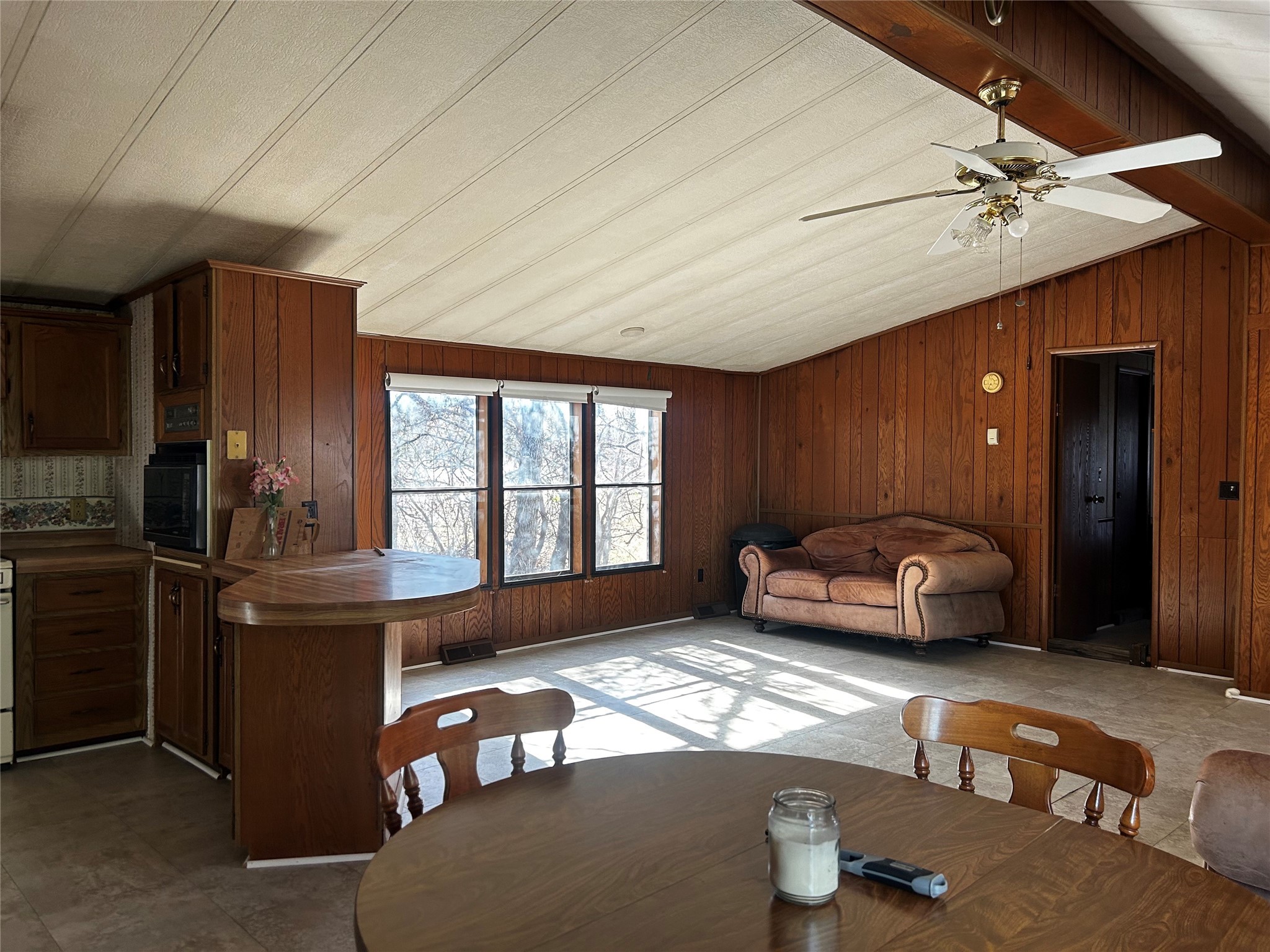 194 Lakeview Sunset TX 76270