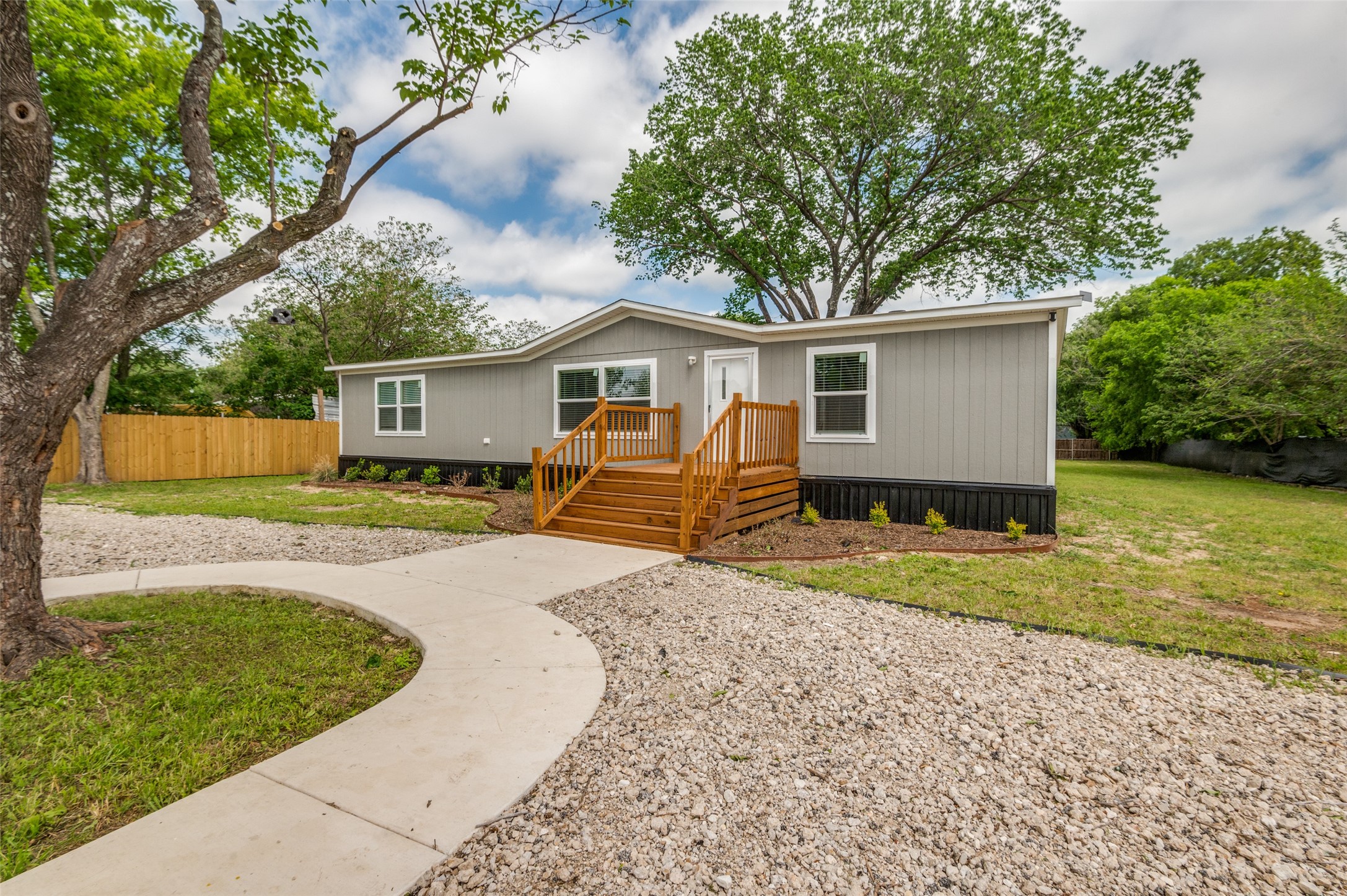 209 Lazy Lane Red Oak TX 75154