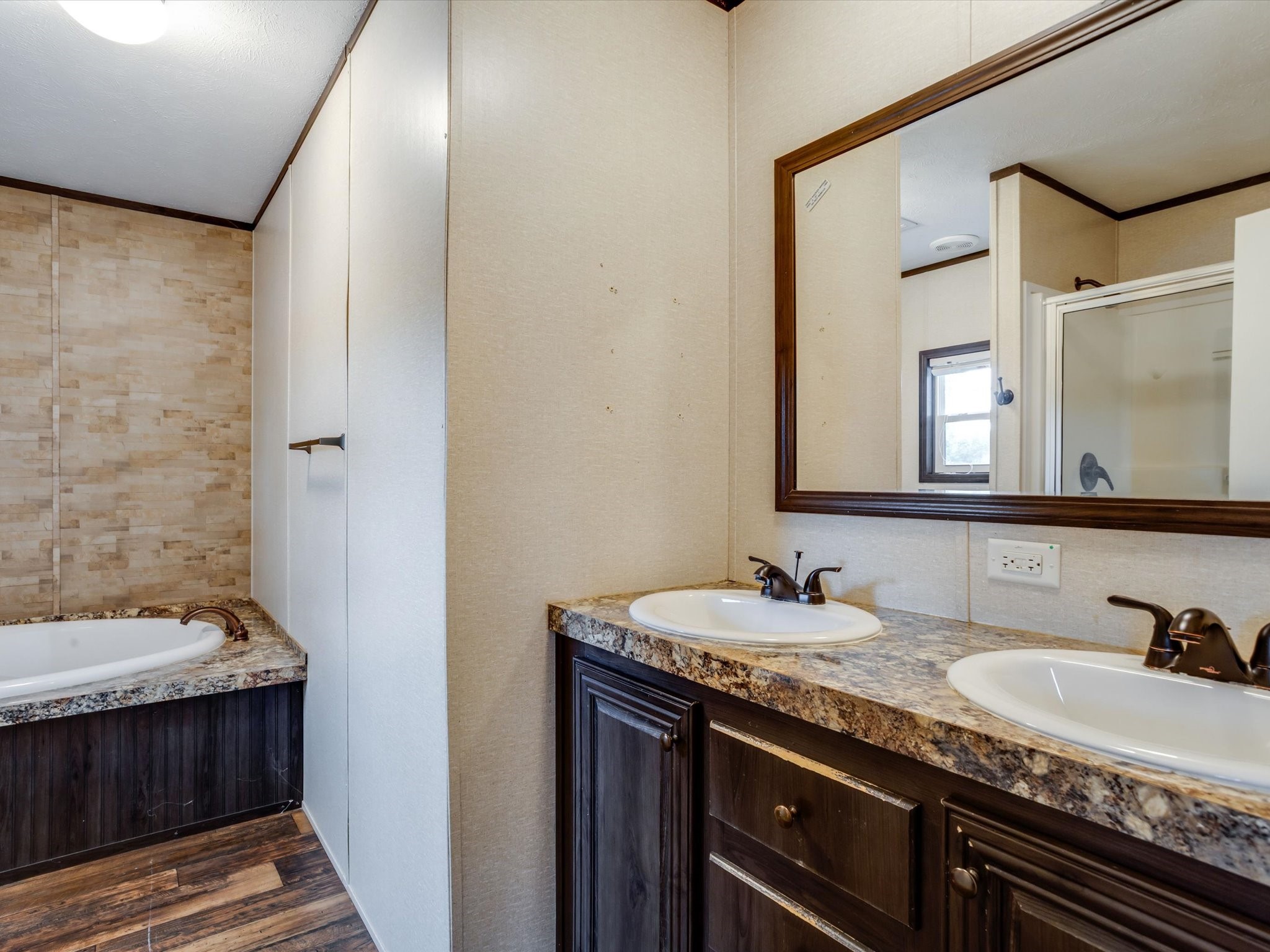 3417 Hawaiian Court Granbury TX 76048