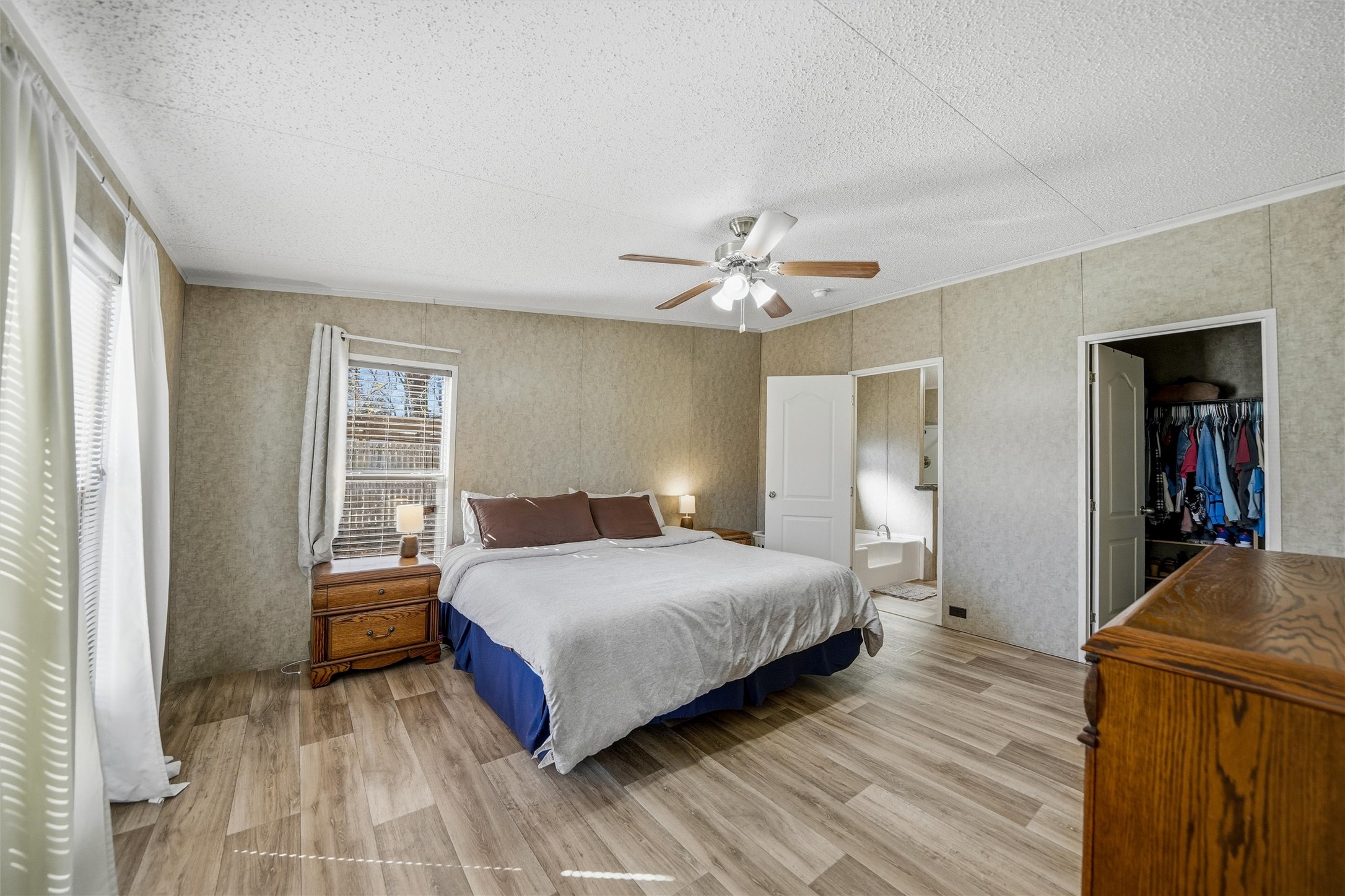 1618 Lands End Street Granbury TX 76048