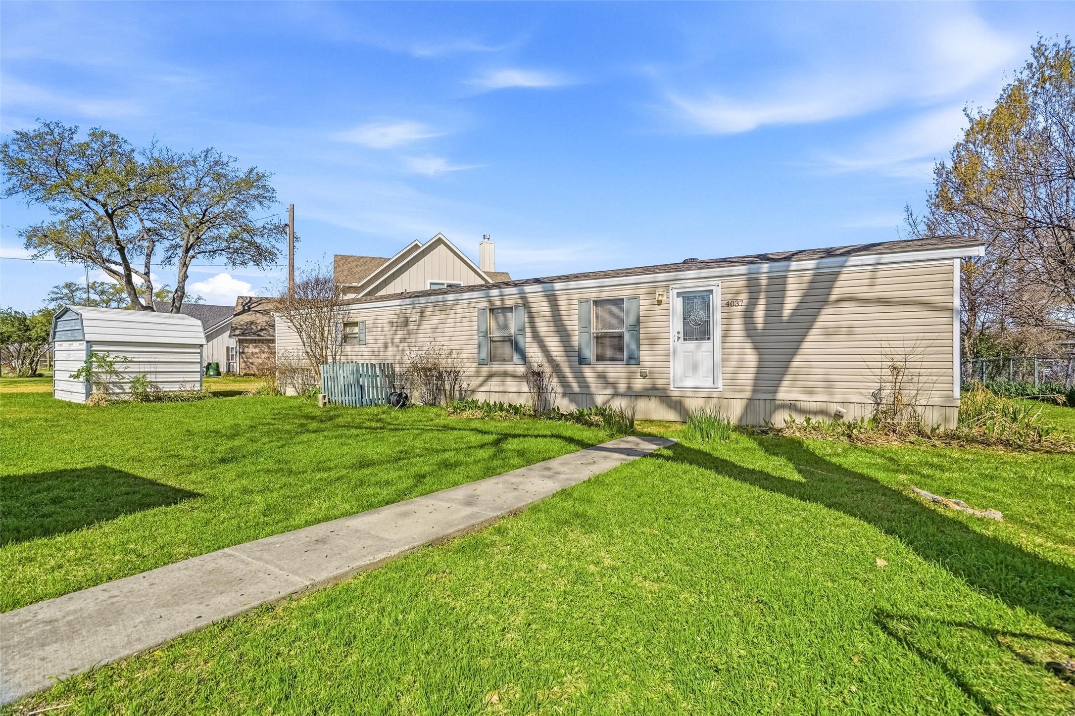 4037 Lands End Court Granbury TX 76048