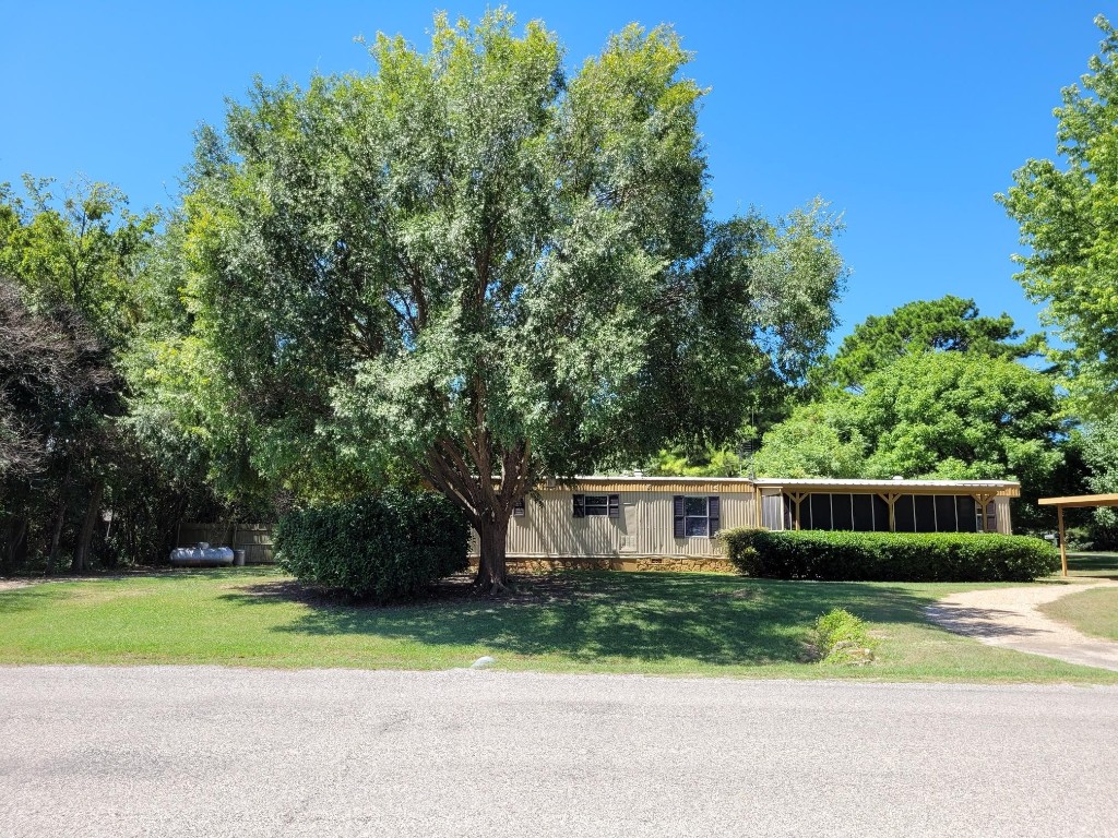 1709 E Apache Trail Granbury TX 76048