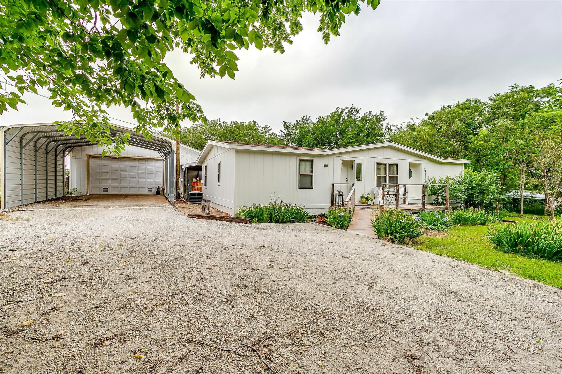 9801 2nd Street Joshua TX 76058