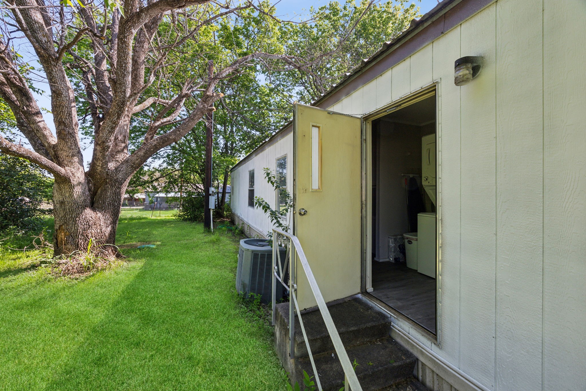 3719 Hedge Row Street Granbury TX 76048