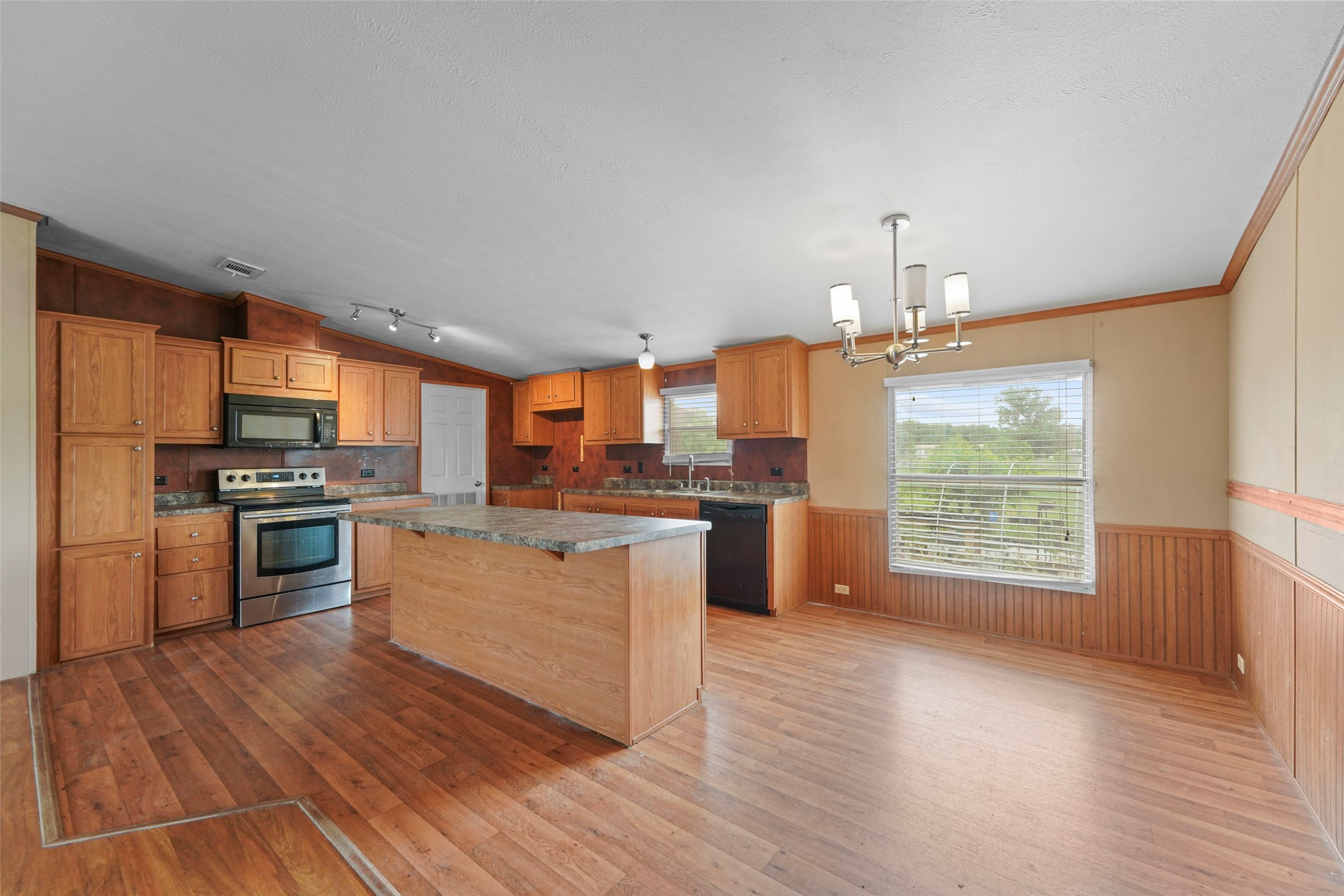 2412 Luisa Lane Alvarado TX 76009