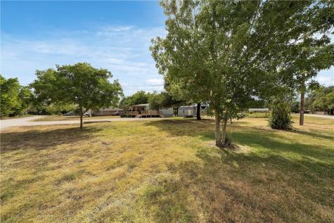 512 E Willow Lott TX 76656