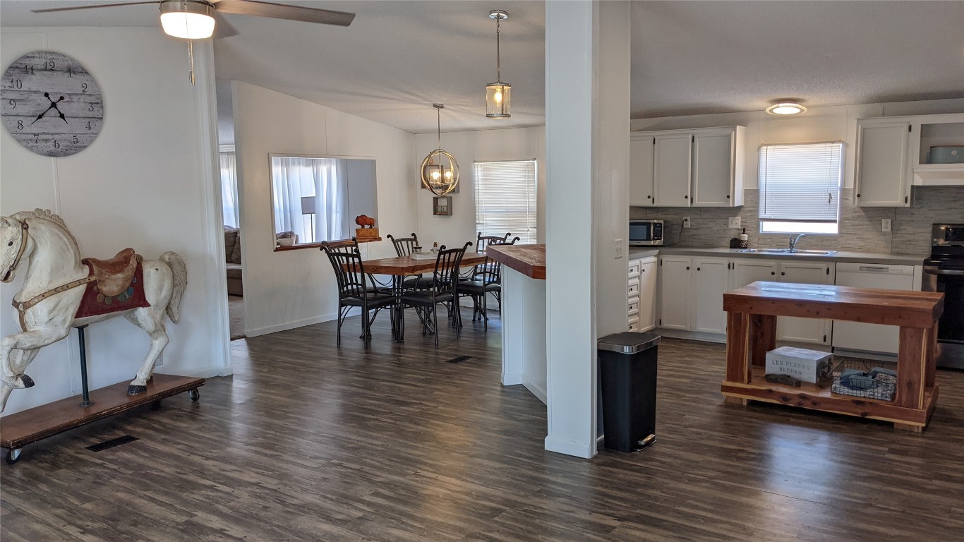 720 Avenue F Hawley TX 79525