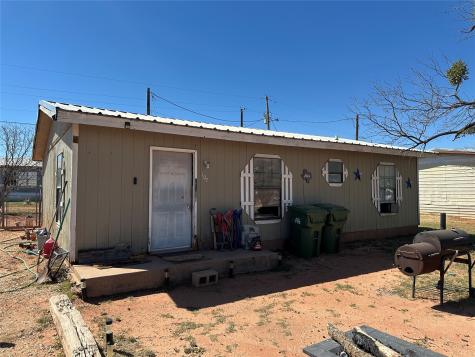 101 Seminole Street Tye TX 79563