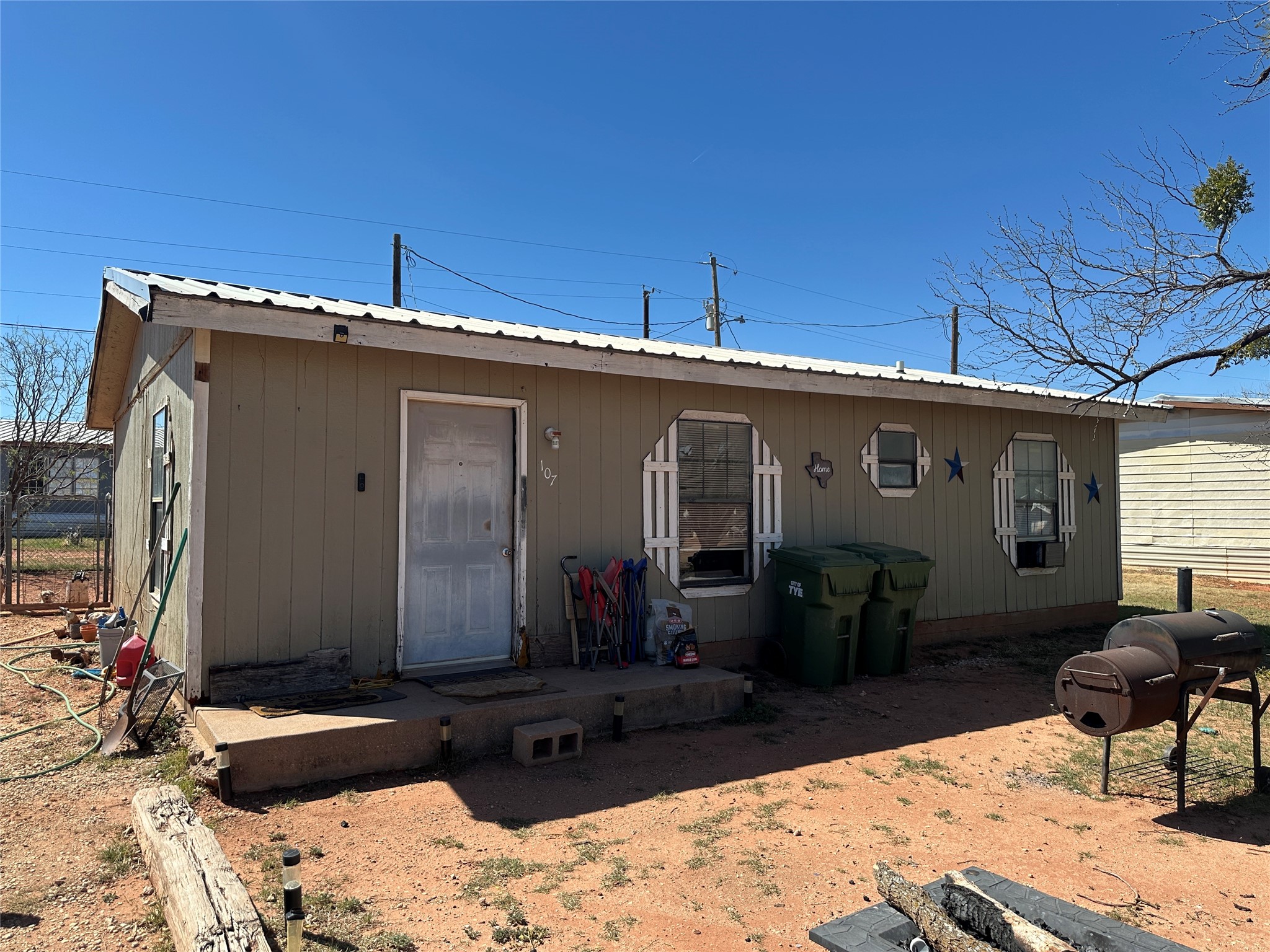 101 Seminole Street Tye TX 79563