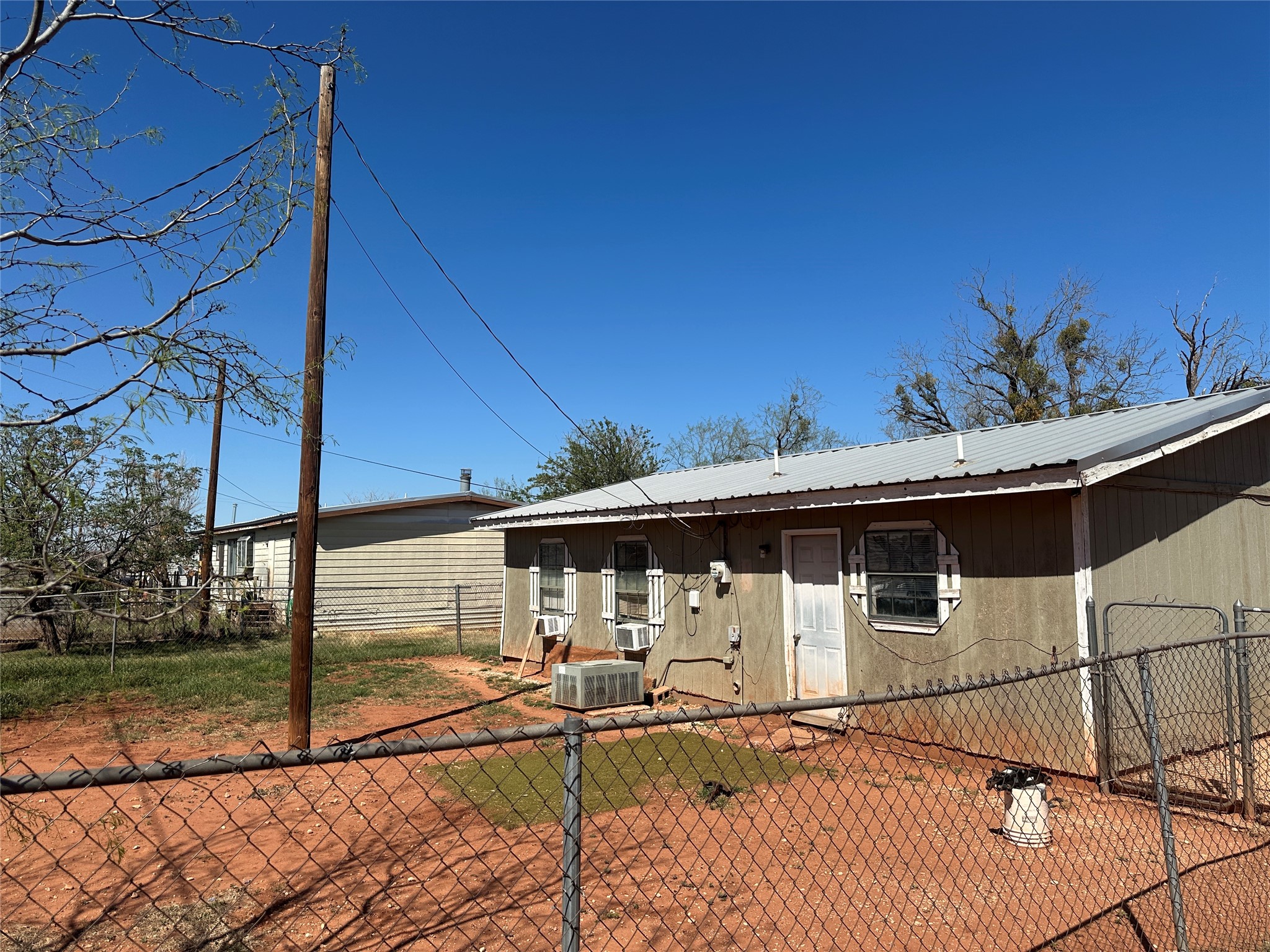 101 Seminole Street Tye TX 79563