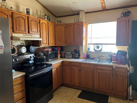 101 Seminole Street Tye TX 79563