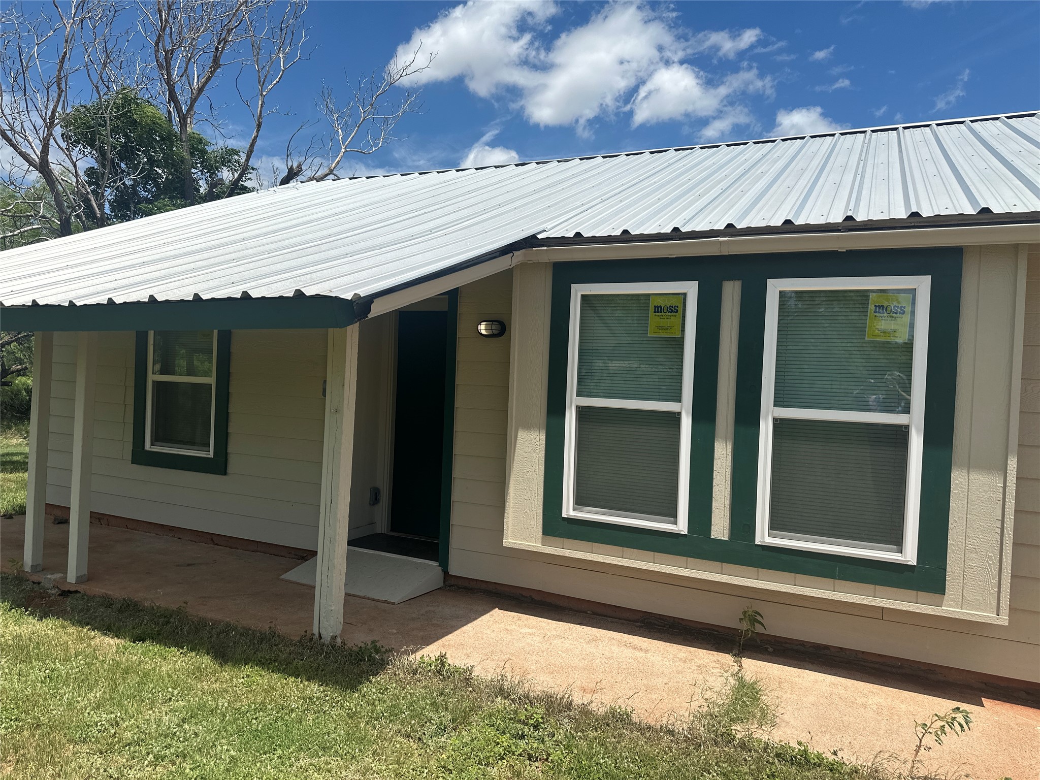 101 Seminole Street Tye TX 79563