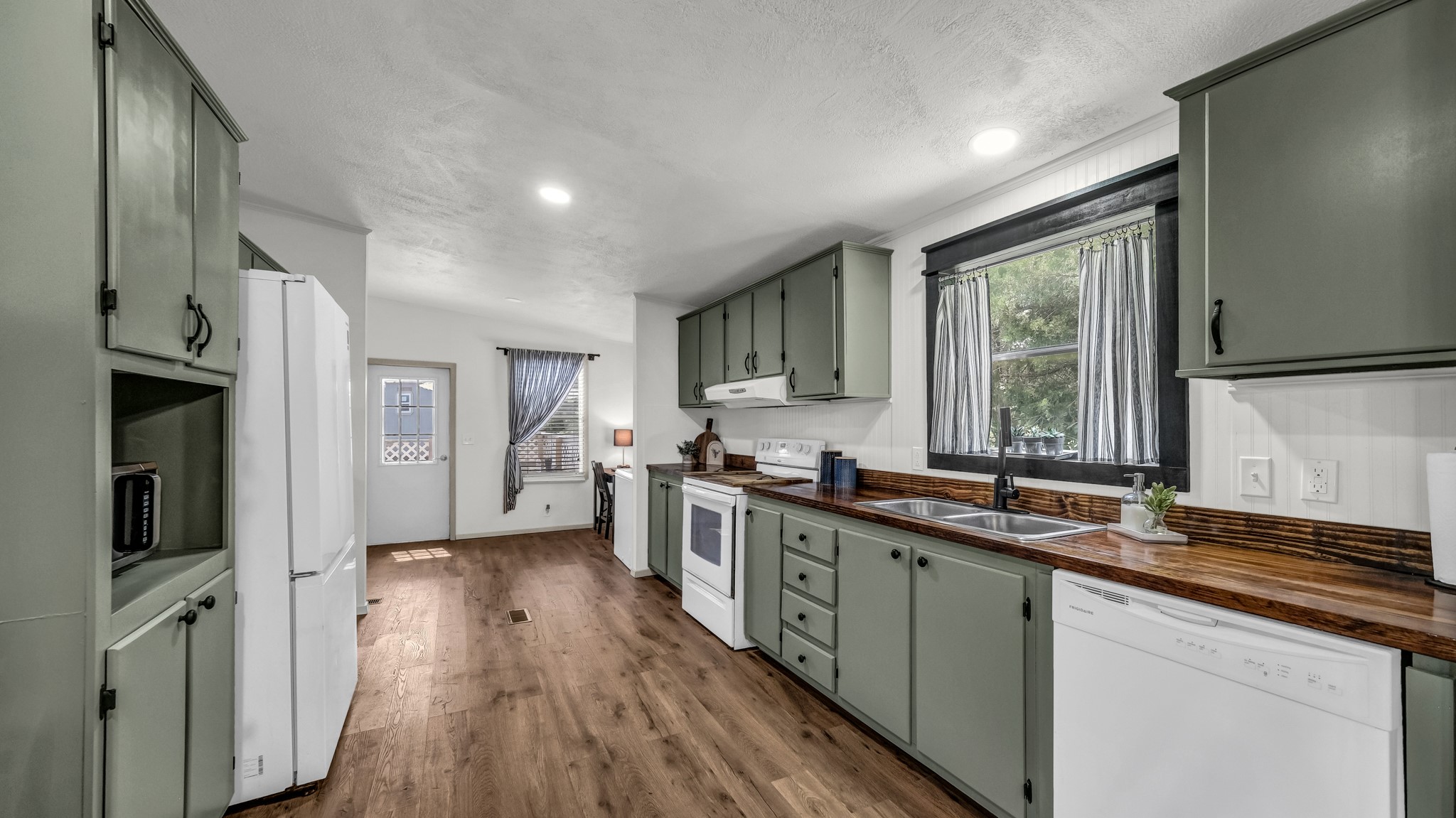 221 Briar Oaks Drive Azle TX 76020