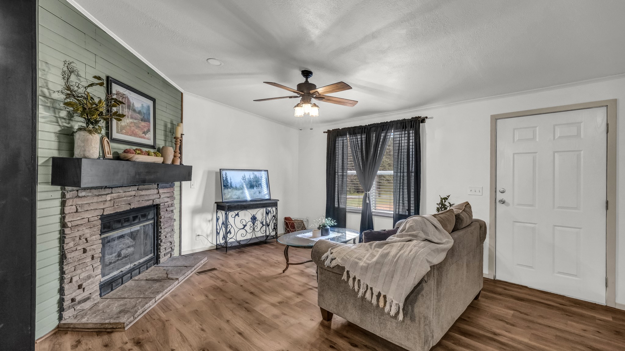 221 Briar Oaks Drive Azle TX 76020