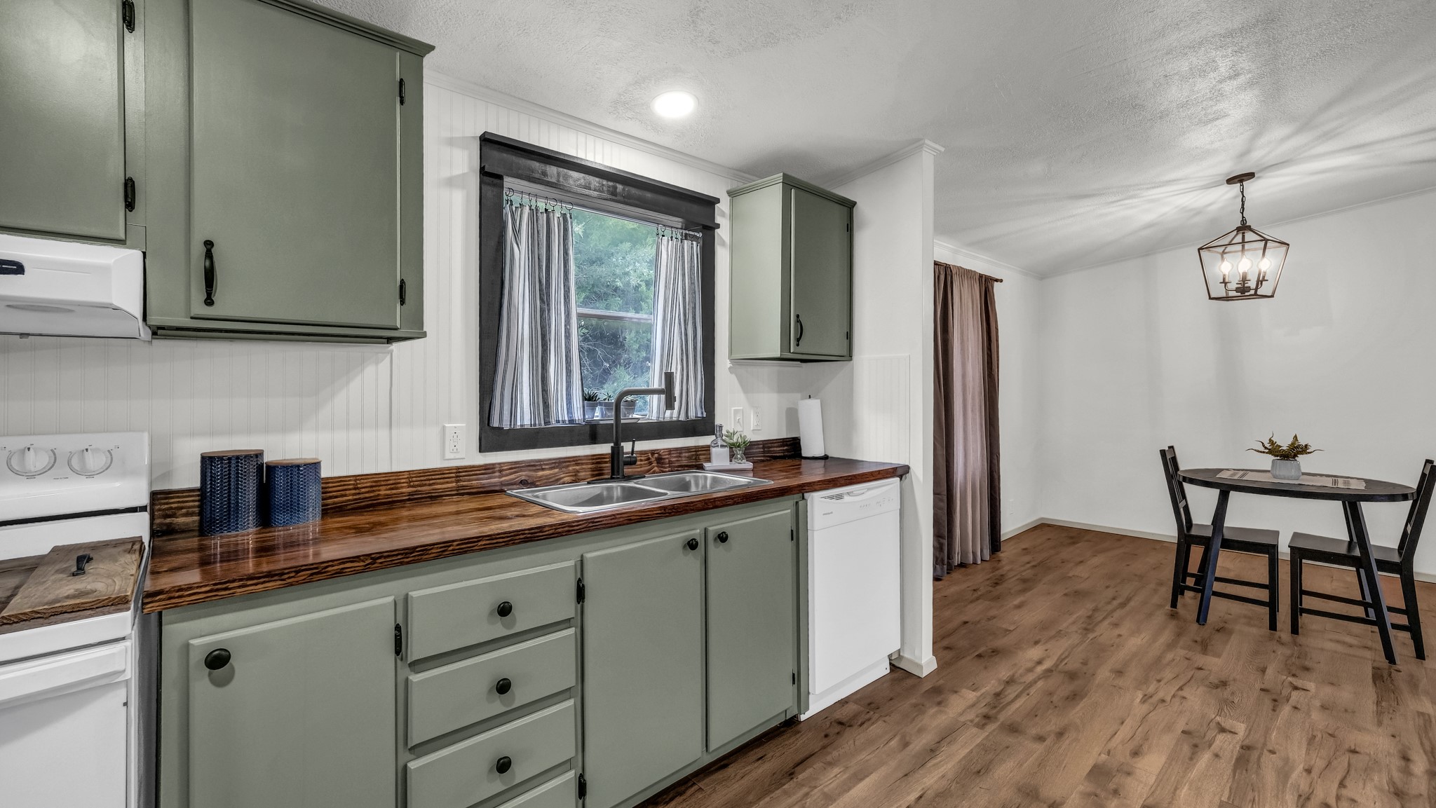 221 Briar Oaks Drive Azle TX 76020