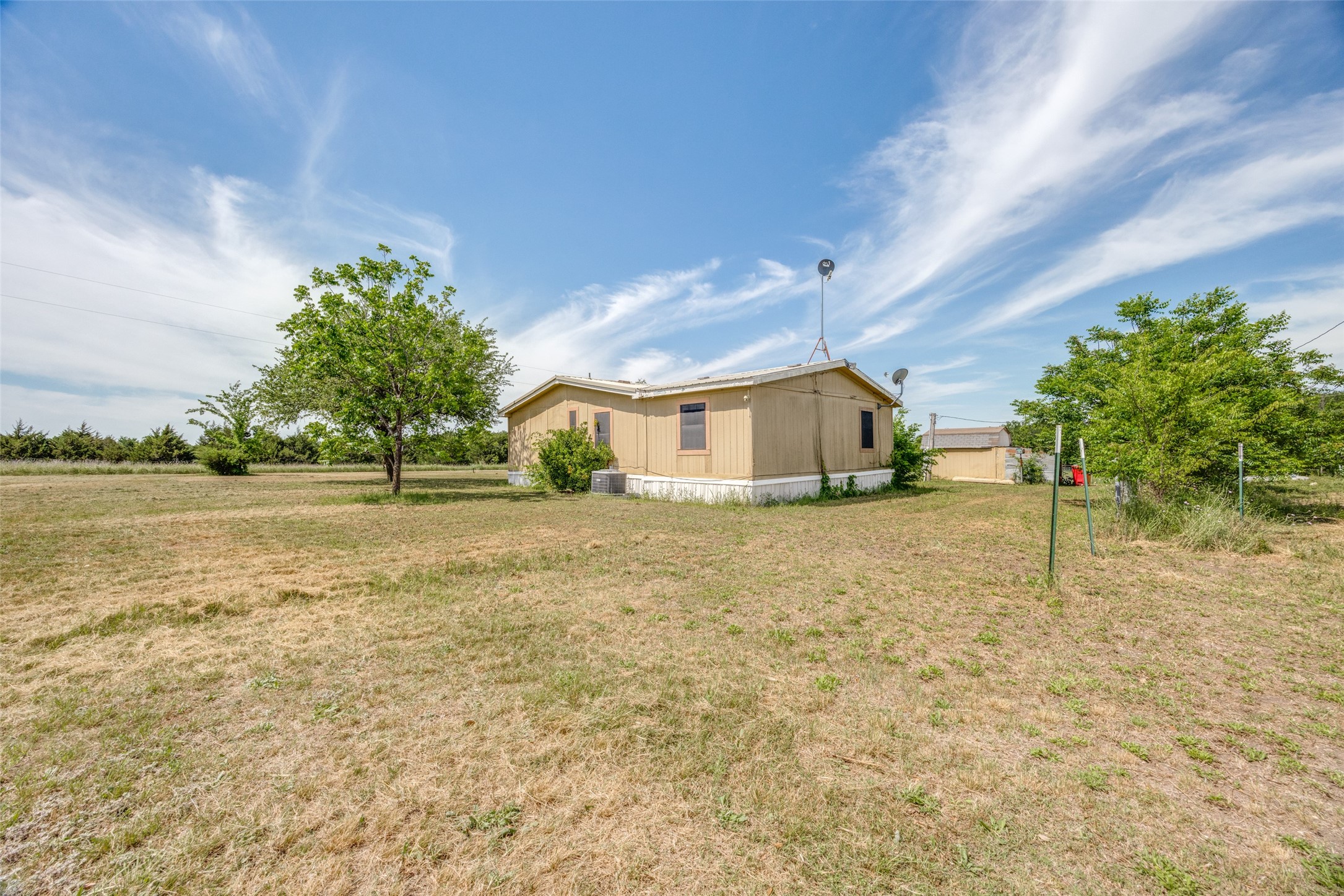 843 County Road 4900 Trenton TX 75490