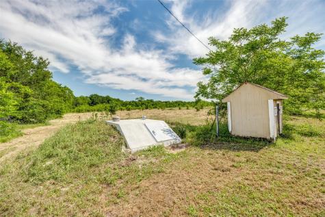 843 County Road 4900 Trenton TX 75490
