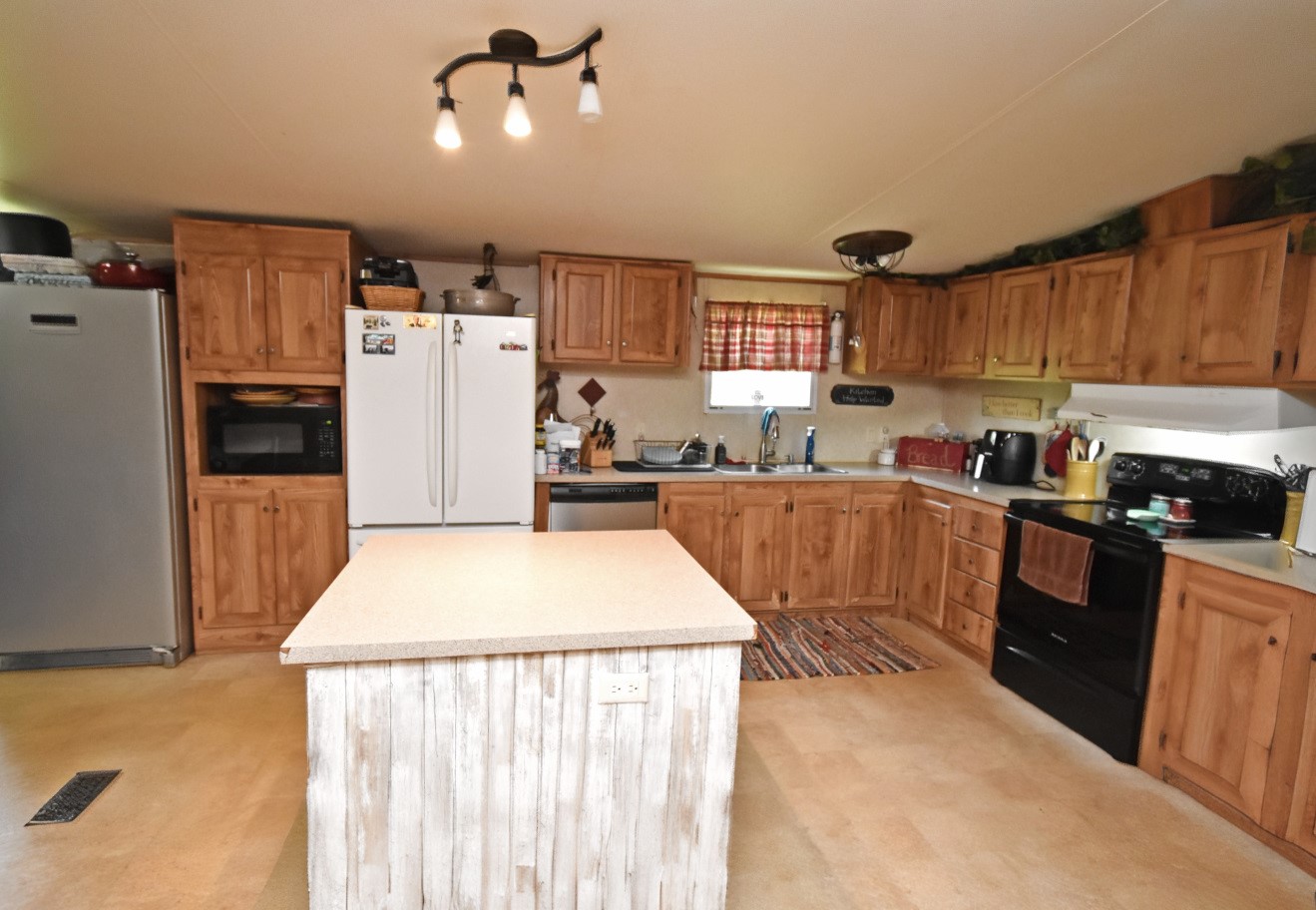 374 Farm Road 1567 W Yantis TX 75497