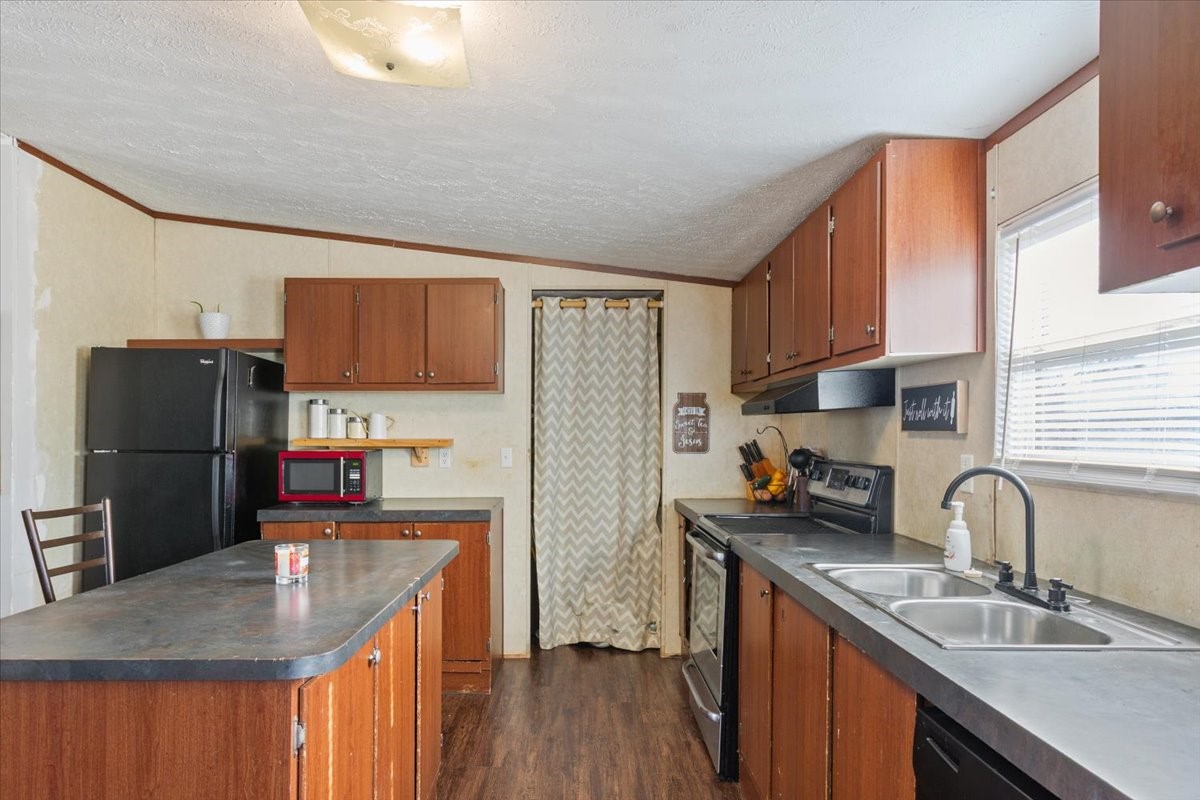 247 N Lake Street Axtell TX 76624