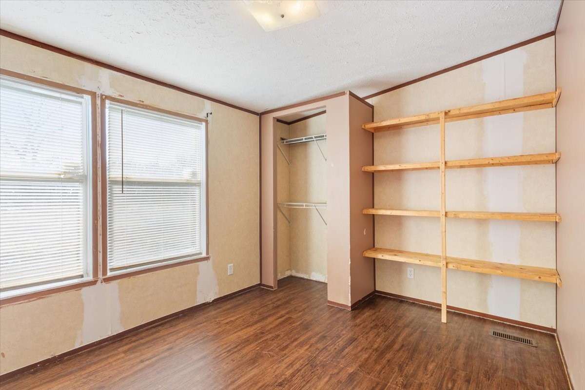 247 N Lake Street Axtell TX 76624
