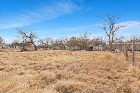 247 N Lake Street Axtell TX 76624