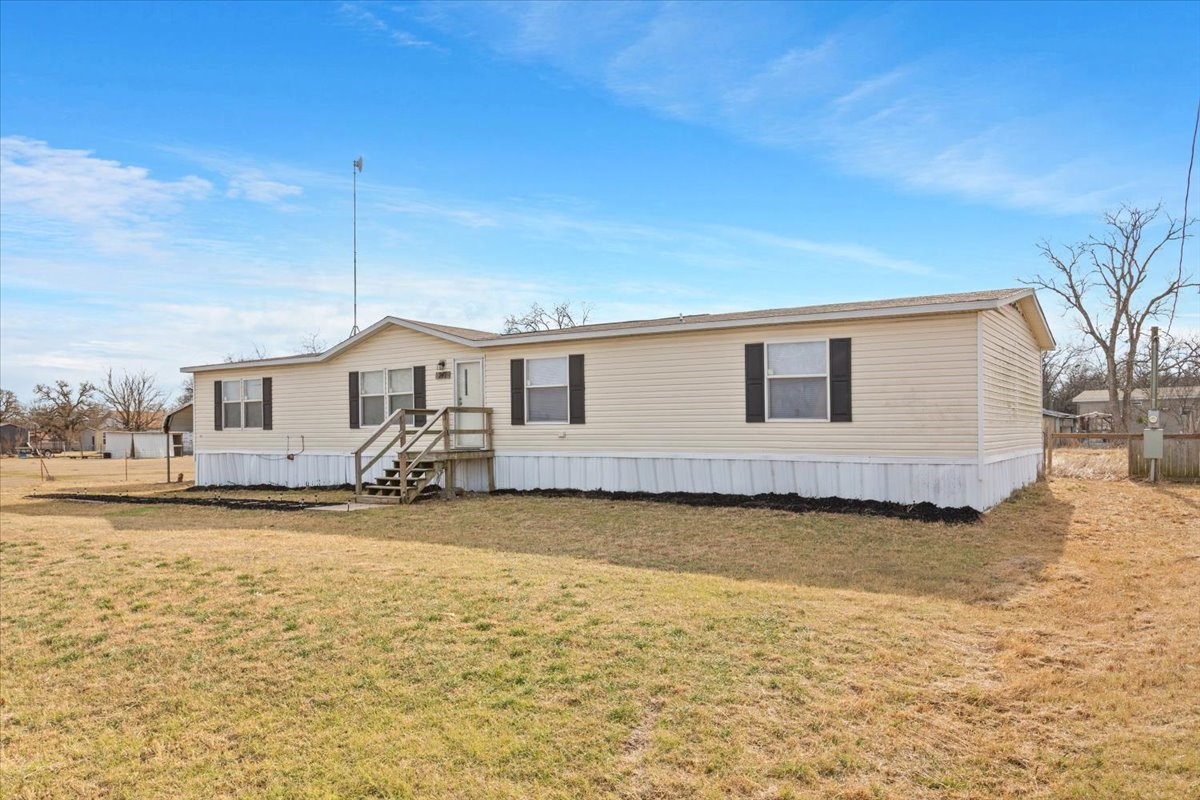 247 N Lake Street Axtell TX 76624