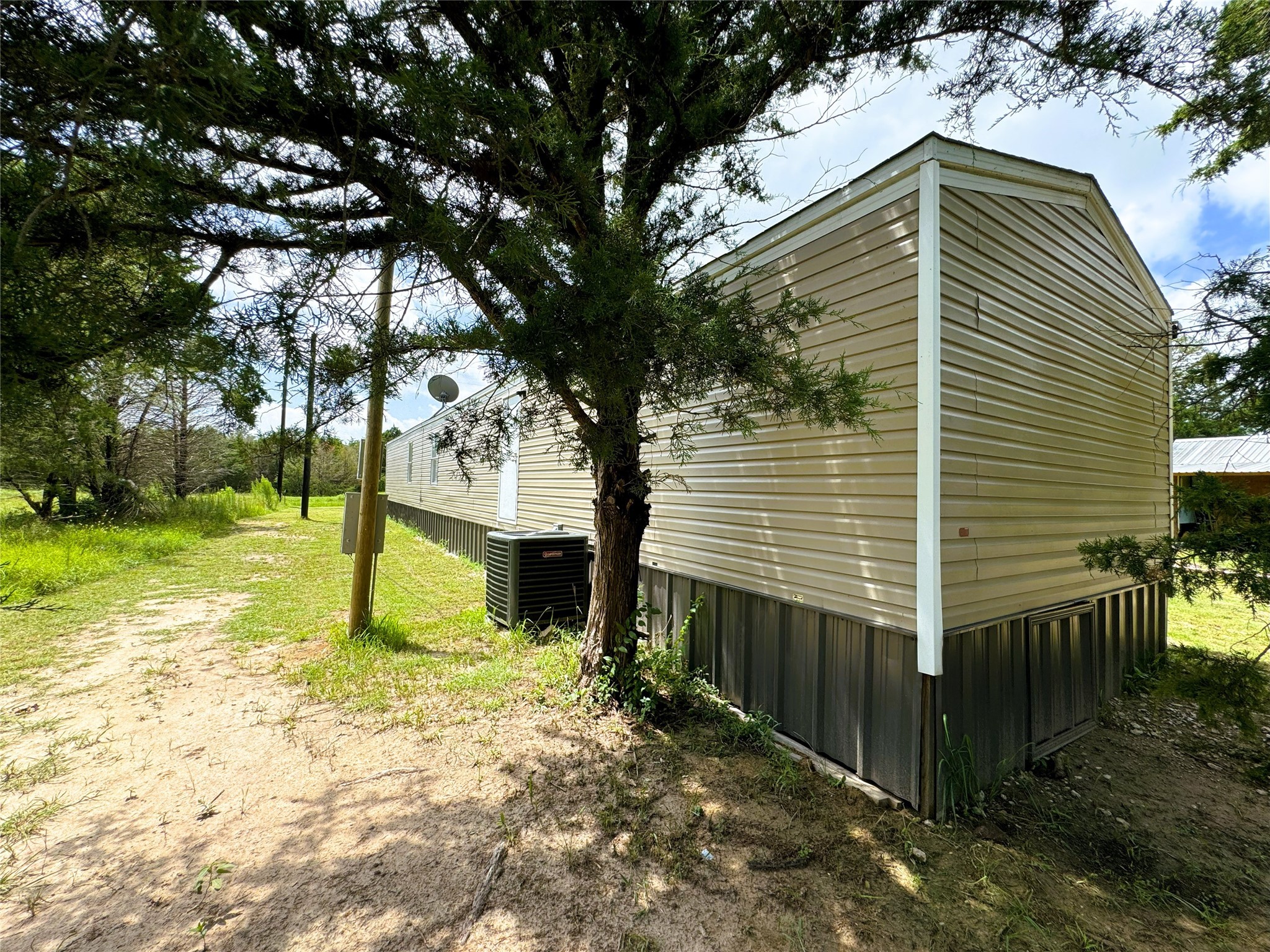 2087 Meadow Road Kerens TX 75144