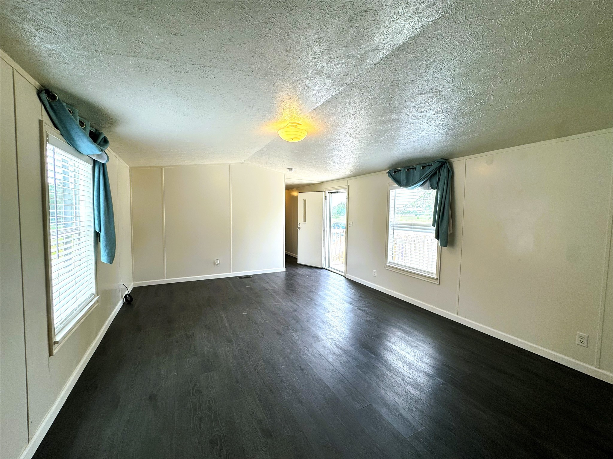 2087 Meadow Road Kerens TX 75144