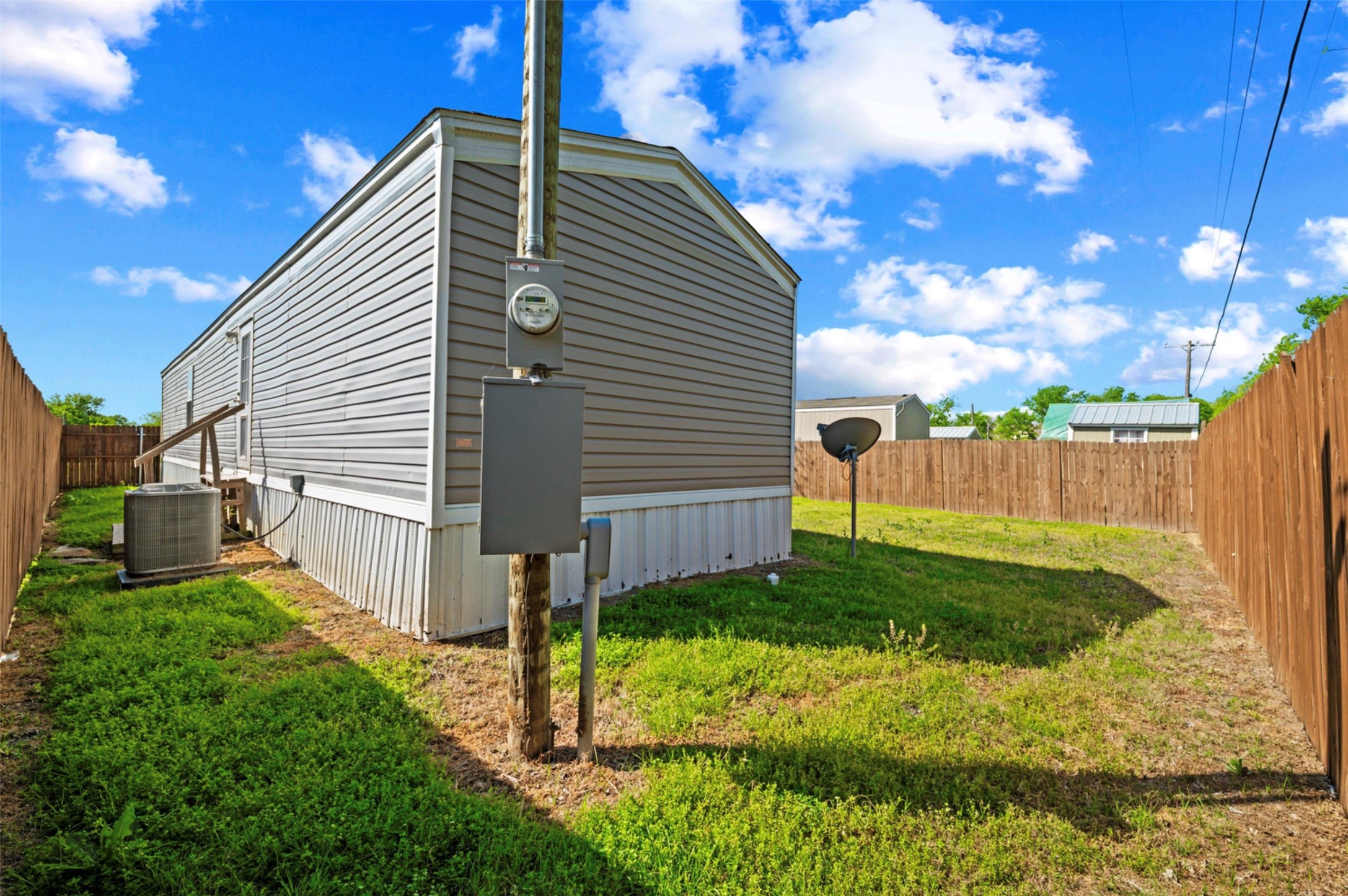 205 E Park Street Frost TX 76641