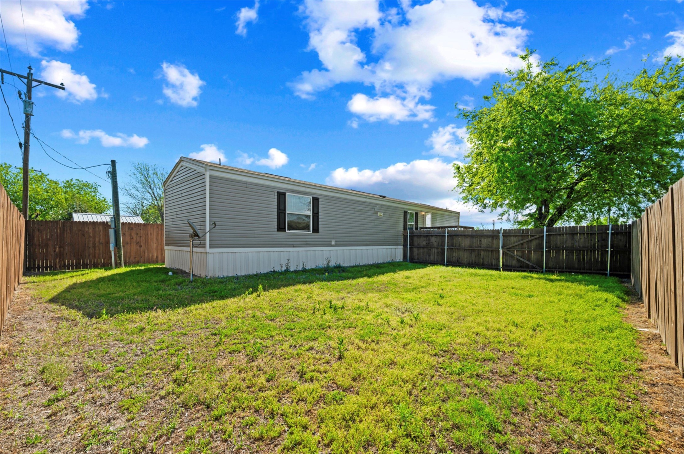 205 E Park Street Frost TX 76641