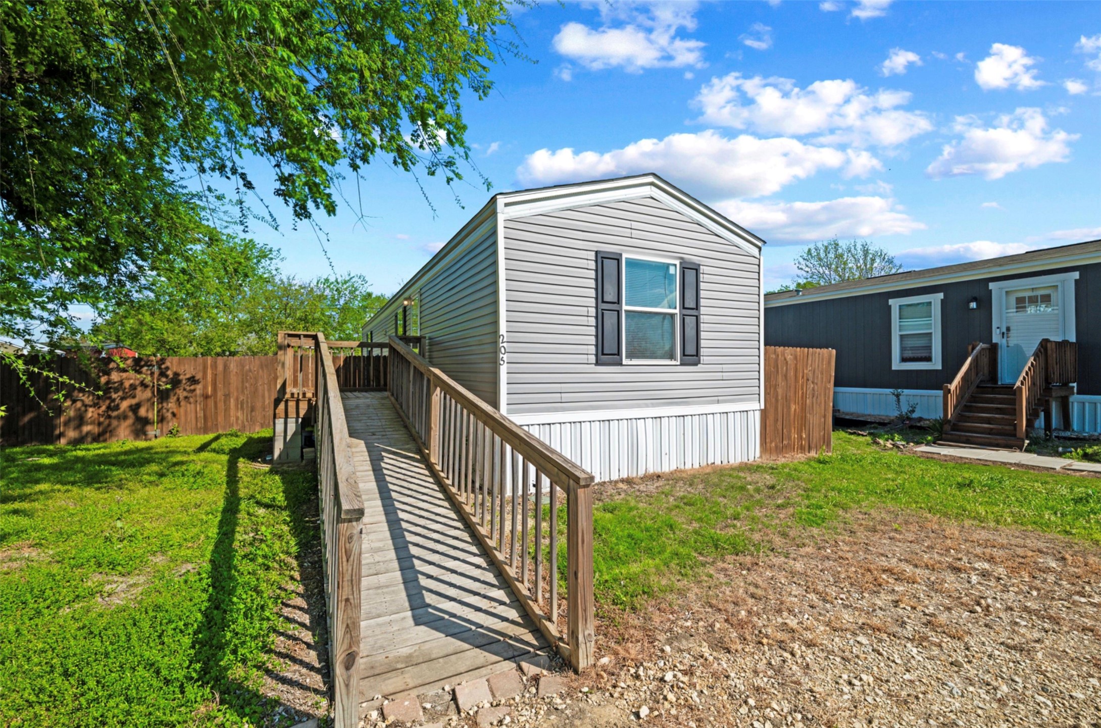 205 E Park Street Frost TX 76641